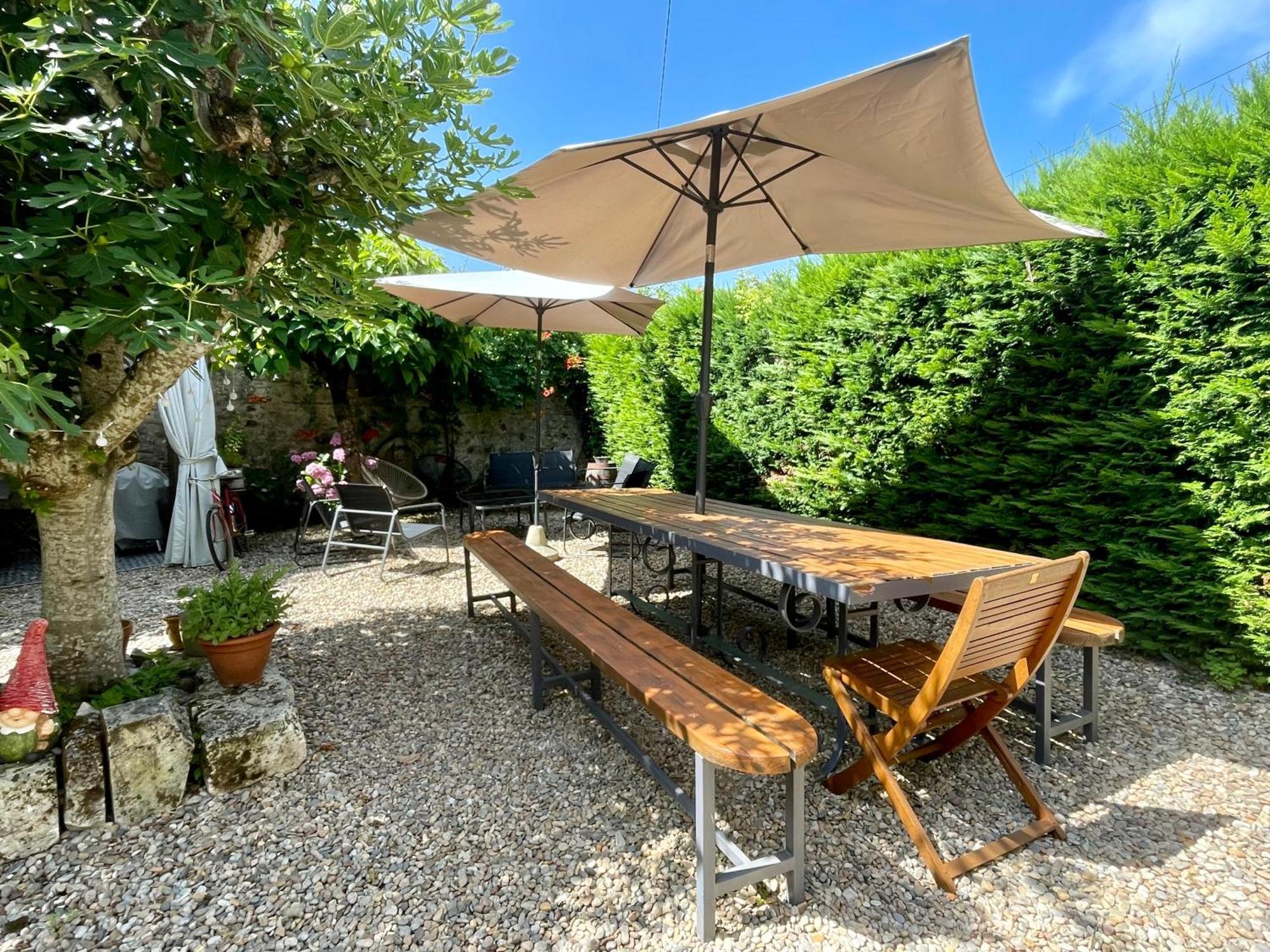 Les Regniers - 2 Gites Voisins Pour Familles Et Groupes Eynesse Exterior foto